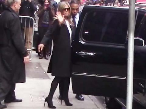 VIDEO : Exclu Vido : Jennifer Aniston se rend au studio ABC  NYC