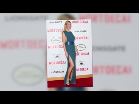 VIDEO : Gwyneth Paltrow Flashes Her Thighs At The Mortdecai LA Premiere