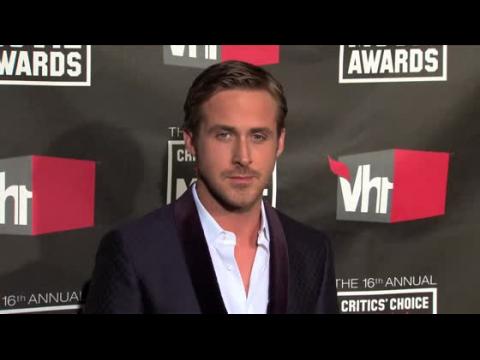 VIDEO : A Ryan Gosling le fascina ser padre de su bebe