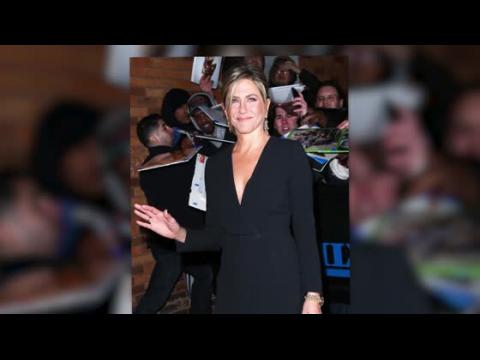 VIDEO : Jennifer Aniston Gets Booed At the Daily Show