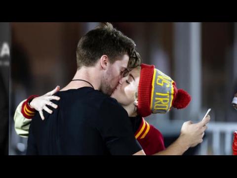 VIDEO : Miley Cyrus Can't Spell Her Boyfriend's Last Name