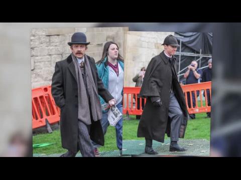 VIDEO : Benedict Cumberbatch et Martin Freeman en costume pour tourner Sherlock
