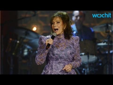 VIDEO : Loretta Lynn, Luke Bryan Are Early 2015 ACM Awards Winners
