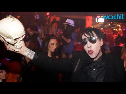 VIDEO : Ouch! Marilyn Manson Gets Punched in the Face While Dining at Denny's in Canada