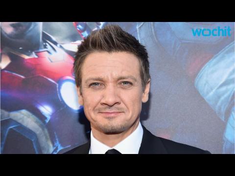 VIDEO : Jeremy Renner Gushes Over Being a Father