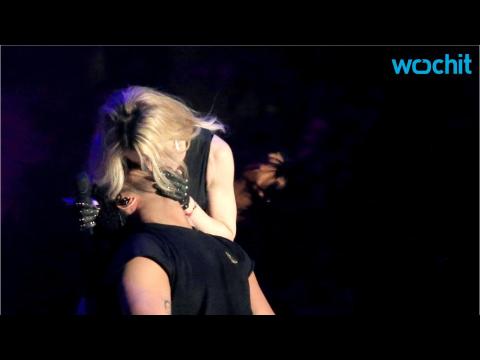 VIDEO : Drake Wasn't Disgusted by Madonna's Surprise Coachella Kiss, Tells Fans,