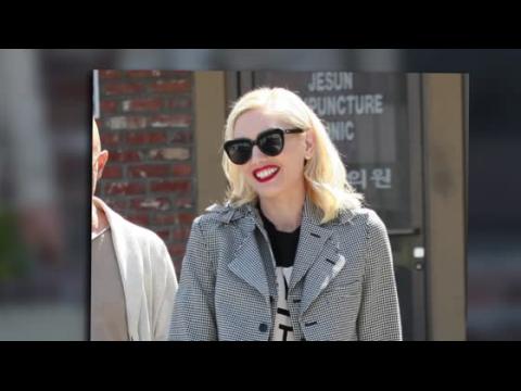 VIDEO : Gwen Stefani porte un pantalon harem et son mari Gavin Rossdale la copie