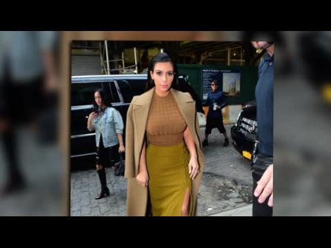 VIDEO : Kim Kardashian Goes Monotone Chic For New York Outing
