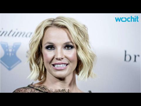 VIDEO : Britney Spears and Iggy Azalea Will Perform 