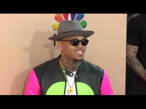 VIDEO : Chris Brown s'avre tre un vrai papa poule