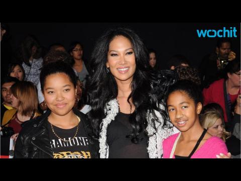 VIDEO : Makeup-Free Kimora Lee Simmons Snuggles Baby Wolfe in Precious First Photo of Her Infant Son