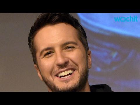 VIDEO : Luke Bryan Tours Life-Spanning Hall of Fame Exhibit