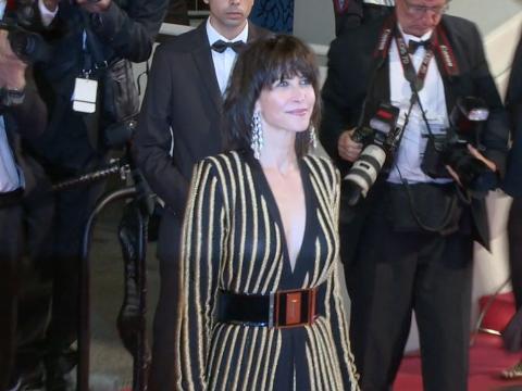 VIDEO : Exclu Vido : Cannes 2015 : Sophie Marceau, sublime en Balmain pour une nouvelle monte des
