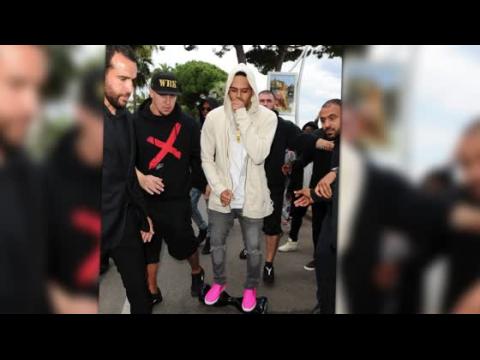 VIDEO : Chris Brown Causes A Commotion In Cannes