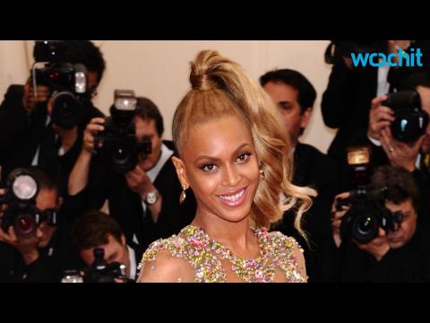 VIDEO : Beyonc Versus Rihanna: Which Met Gala Dress Won the Internet?