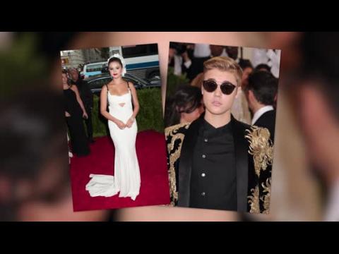 VIDEO : Justin Bieber Calls Selena Gomez Gorgeous At The Met Ball