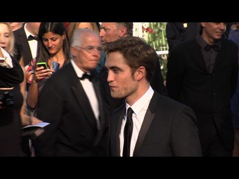 VIDEO : Robert Pattinson : 150.000 dollars pour la bague de FKA Twigs !