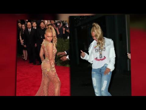 VIDEO : Beyonc porte sa queue de cheval aussi bien sur le tapis rouge que dans la rue