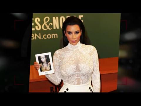 VIDEO : Kim Kardashian se place dans les 10 meilleurs auteurs grâce à son livre Selfish