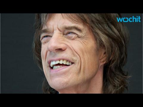 VIDEO : Adorable, 21-year-old Mick Jagger Gets His Hair Done