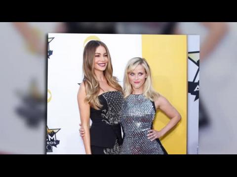 VIDEO : Sofia Vergara et Reese Witherspoon brillent aux ACM