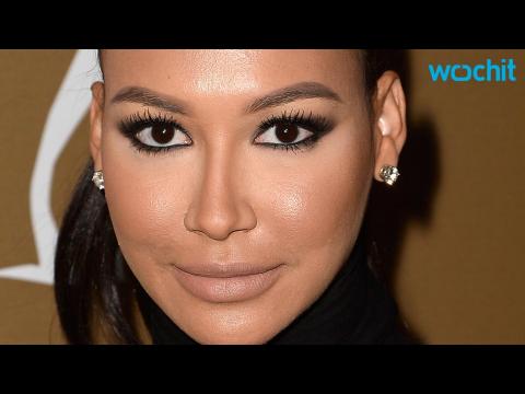 VIDEO : Naya Rivera Shows Off Her Bare Baby Bump During a Tropical Getaway