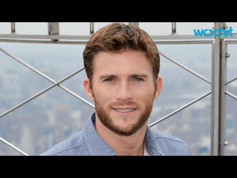 VIDEO : Scott Eastwood Buys His Own Men's Fitness Issue