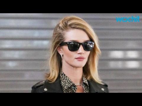 VIDEO : Rosie Huntington-Whiteley Looks Stunning at the Airport