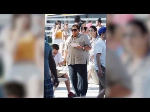 VIDEO : Jonah Hill Shows Noticeable Weight Gain on Arms and the Dudes Set