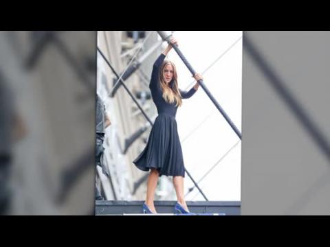 VIDEO : Sarah Jessica Parker Defies Gravity In Bloomingdales Photo Shoot