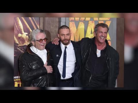VIDEO : Les stars du Mad Max actuel et de l'original, Tom Hardy et Mel Gibson,  la premire du rema