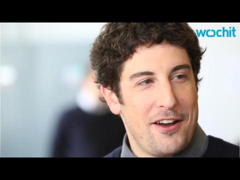 VIDEO : What Extra Pounds? Jason Biggs Pokes Fun at Weight Gain Rumors With Epic Instagram Post