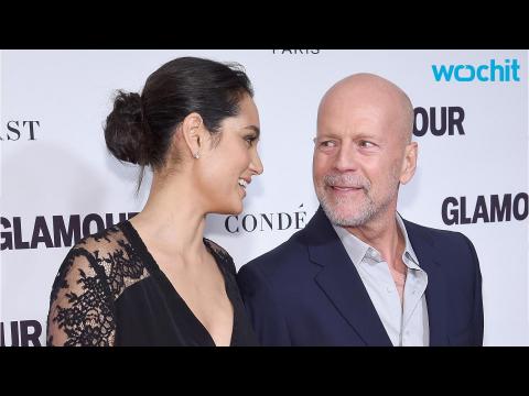 VIDEO : Bruce Willis Surprises Waitress With Large Tip