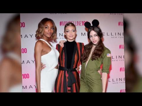 VIDEO : Gigi Hadid And Model Pals Celebrate 100 Years Of Maybelline