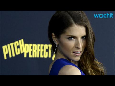 VIDEO : Anna Kendrick Challenges James Corden to Sing-Off