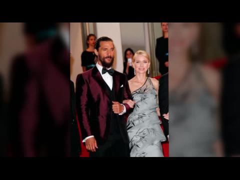 VIDEO : Matthew McConaughey And Naomi Watts Get Booed At Cannes