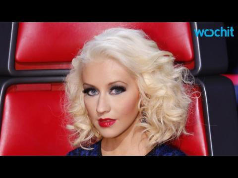 VIDEO : Christina Aguilera Takes Daughter to Disneyland for the First Time!