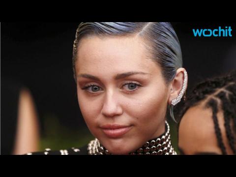 VIDEO : Miley Cyrus Wrote A Song In Memory Of Her Blowfish Pablow