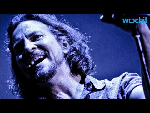VIDEO : Watch Eddie Vedder Serenade David Letterman With 'Better Man'