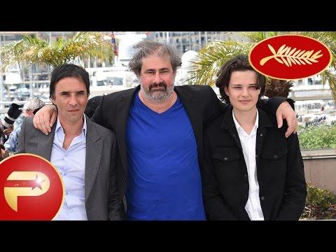 VIDEO : Cannes 2015 - Samuel Benchetrit, Gustave Kervern et Jules Benchetrit au photocall du film As
