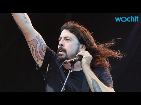 VIDEO : Dave Grohl Honors Ice Bucket Challenge Founder