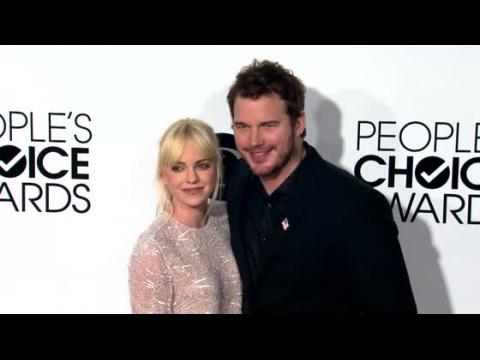 VIDEO : Actors Used to Hit on Chris Pratt's Wife Anna Faris Infront of Him
