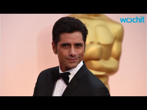 VIDEO : John Stamos Calls Mary-Kate and Ashley Olsen Out