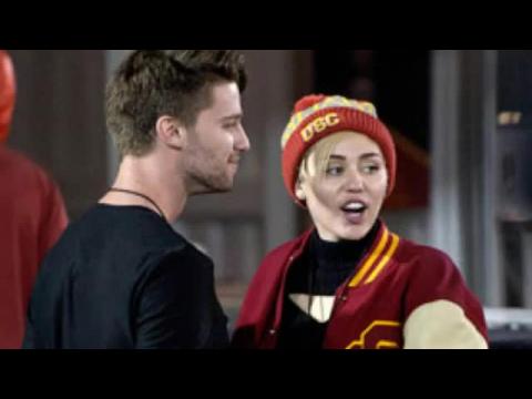VIDEO : Miley Cyrus se serait-elle remise avec Liam Hemsworth ?