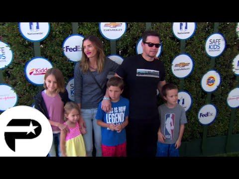 VIDEO : Drew Barrymore et Mark Wahlberg en famille pour le Safe Kids Day