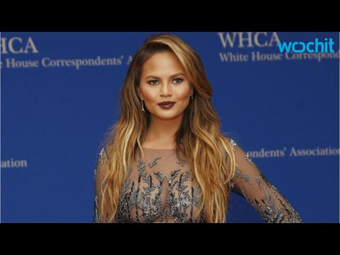 VIDEO : Chrissy Teigen Vows to Stop Airbrushing Her Social Media Photos