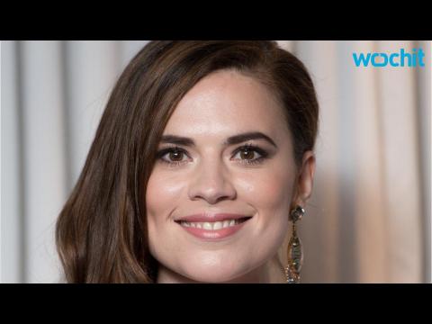 VIDEO : Hayley Atwell Gets Stuck in the Airport Watching Captain America, Dresses as Peggy Cater for
