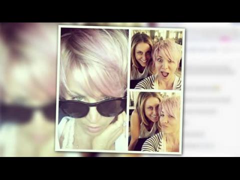 VIDEO : Kaley Cuoco Dyes Her Hair Pink