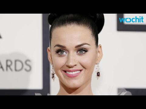 VIDEO : Katy Perry's Sunflower Dress Stirs Up Controversy in China