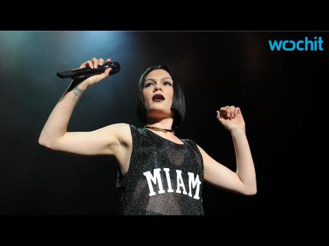 VIDEO : Jessie J Apologises for Unfollowing Twitter Fans